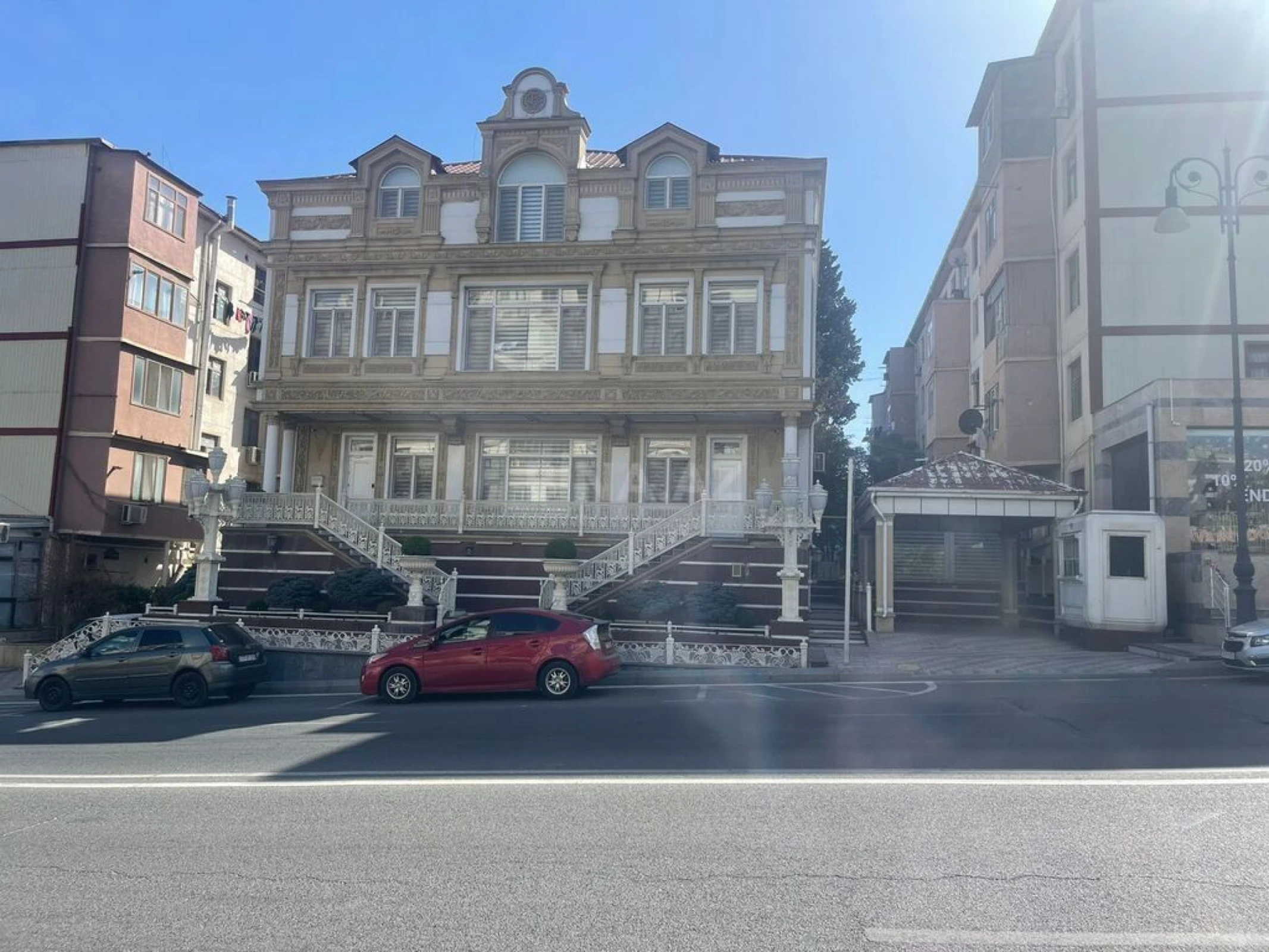 Satılır 20 otaqlı ofis 1400 m²