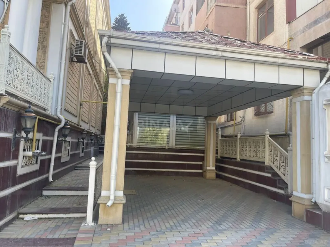 Satılır 20 otaqlı ofis 1400 m²