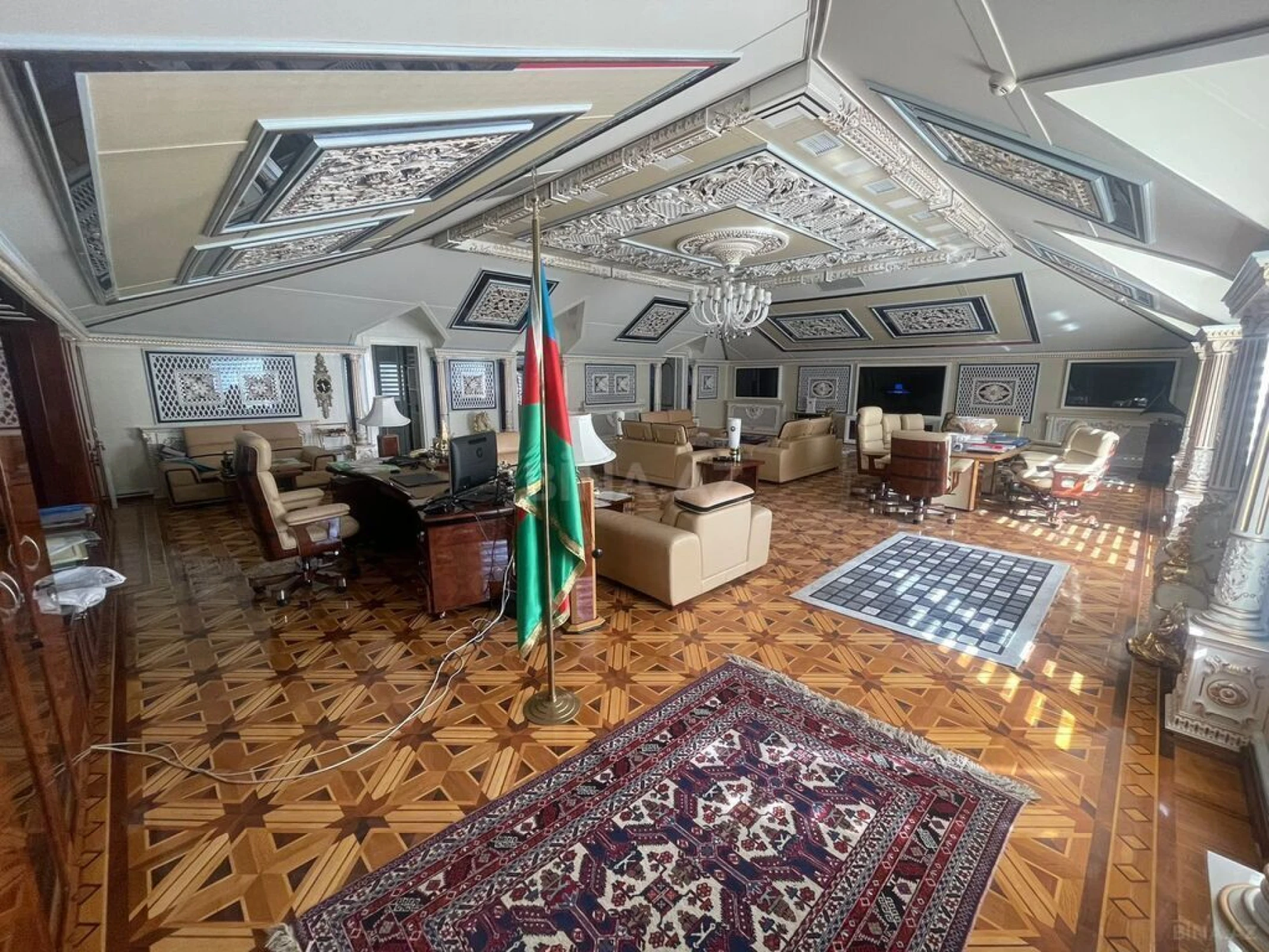 Satılır 20 otaqlı ofis 1400 m²