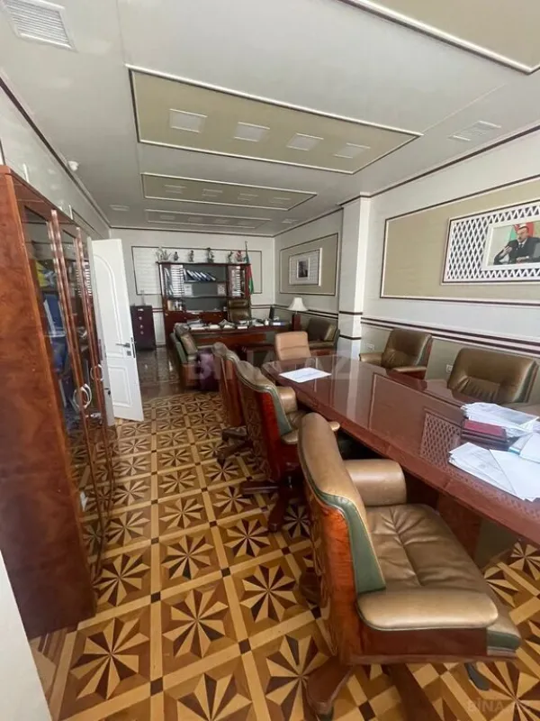 Satılır 20 otaqlı ofis 1400 m²