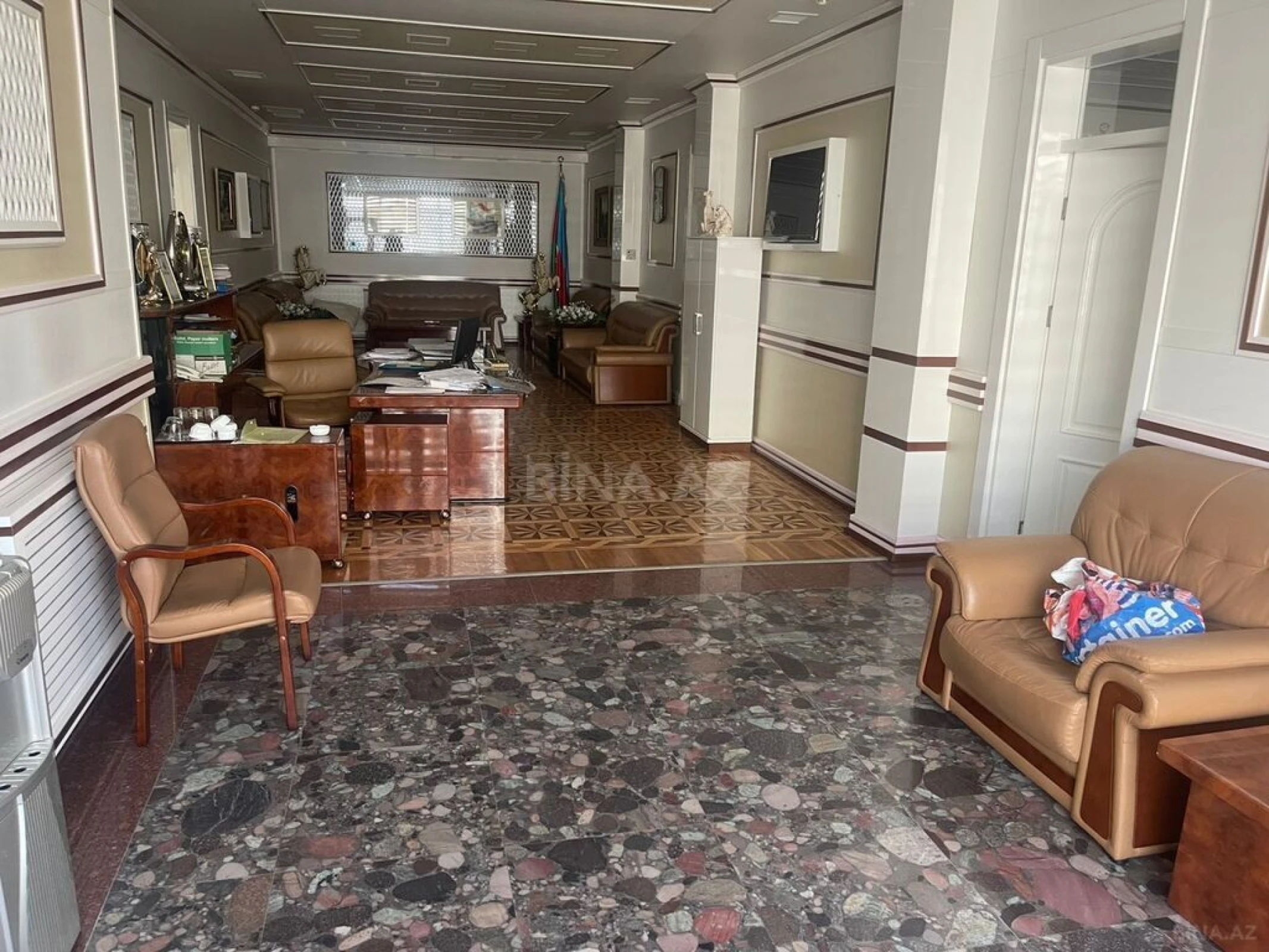 Satılır 20 otaqlı ofis 1400 m²