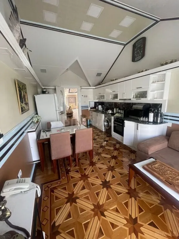 Satılır 20 otaqlı ofis 1400 m²