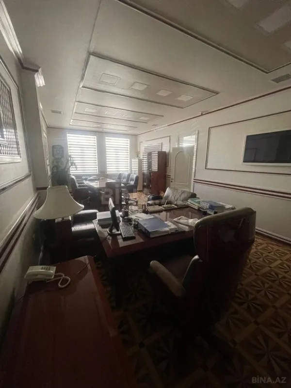 Satılır 20 otaqlı ofis 1400 m²
