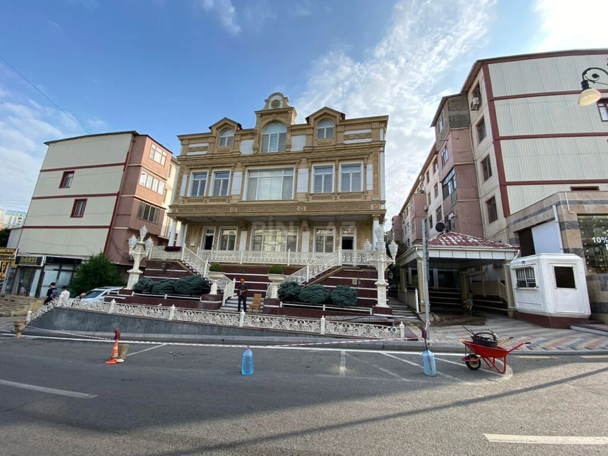 Kirayə verilir 5 otaqlı ofis 300 m²