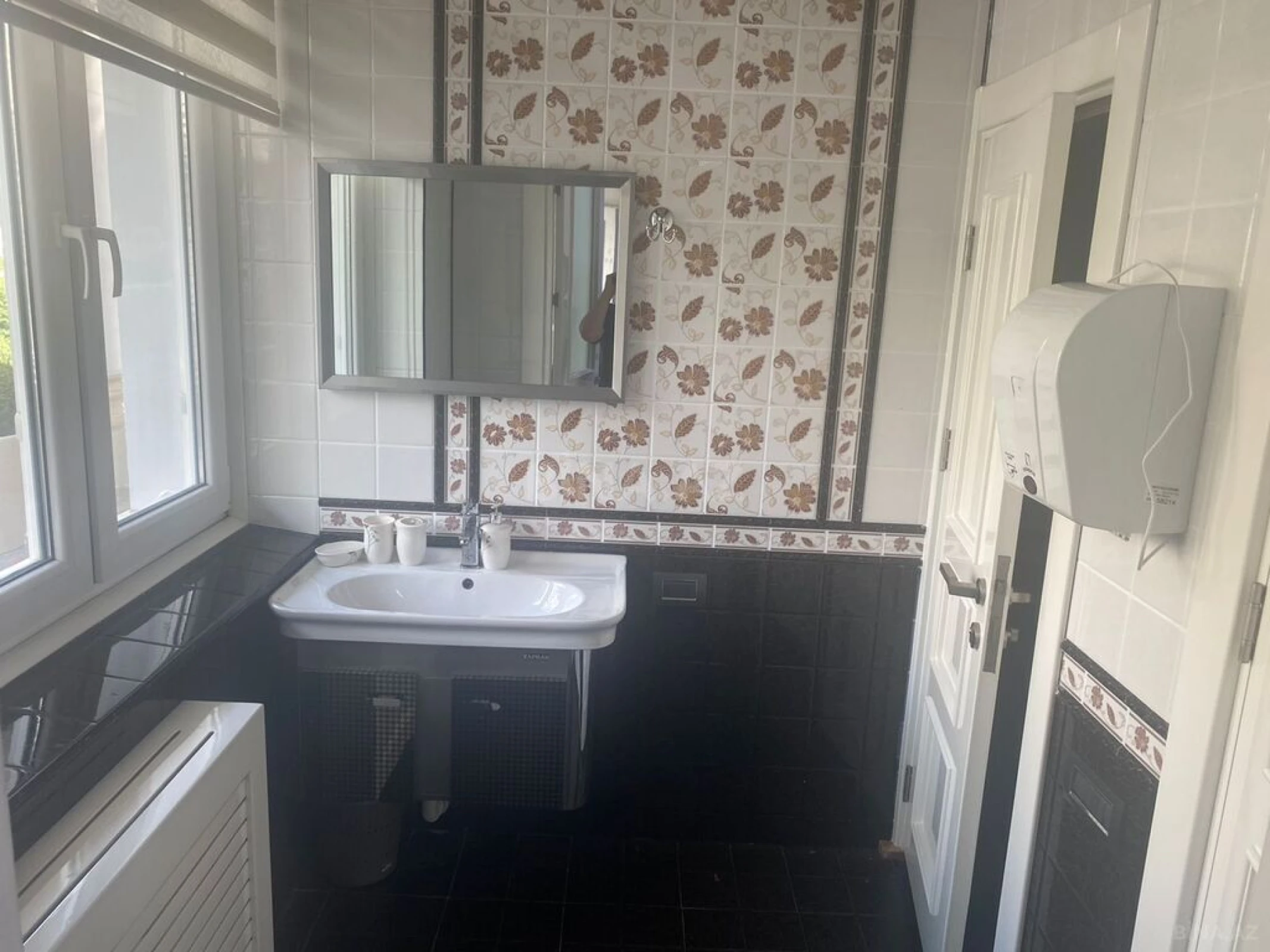 Kirayə verilir 5 otaqlı ofis 300 m²