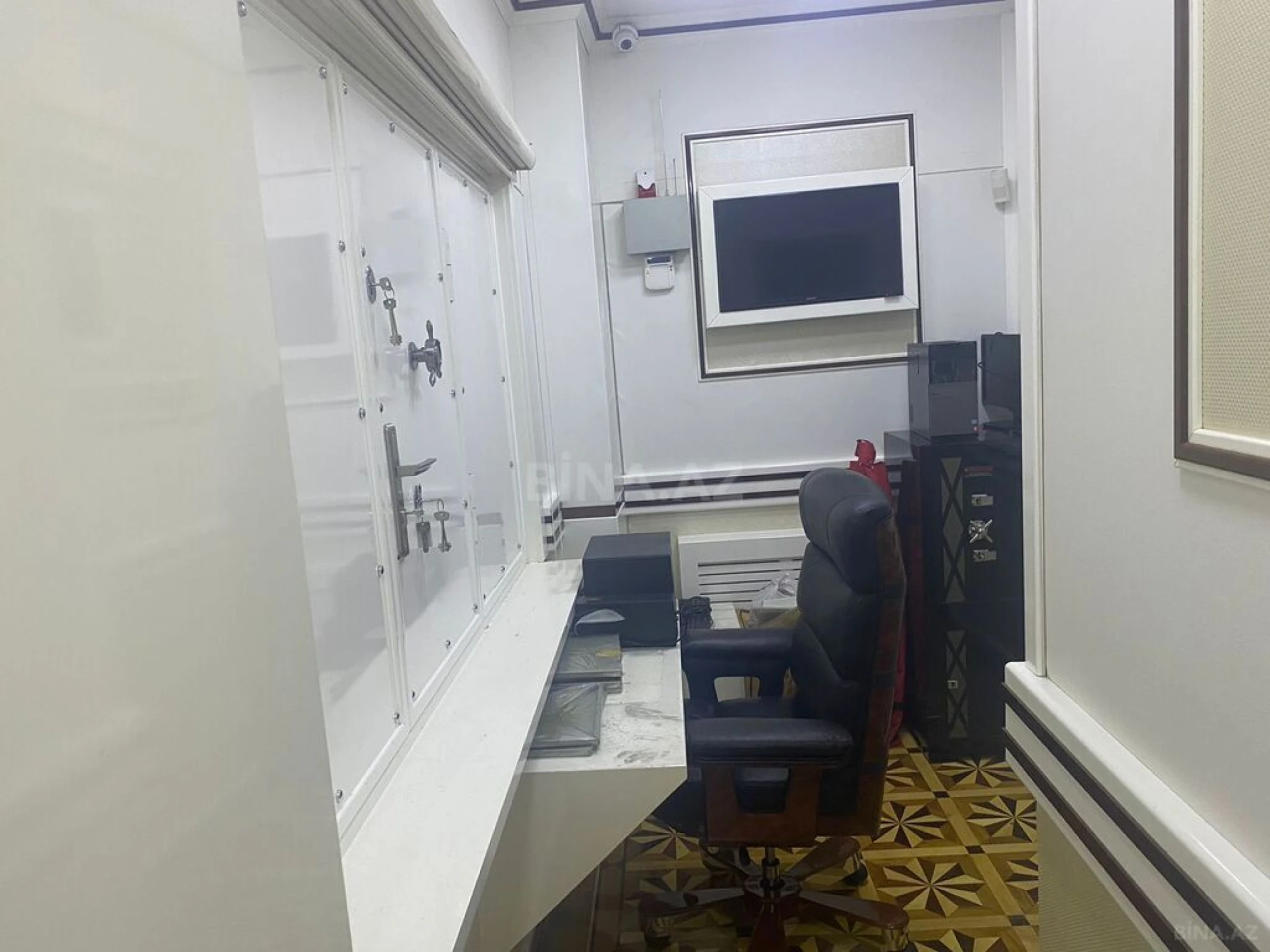 Kirayə verilir 5 otaqlı ofis 300 m²