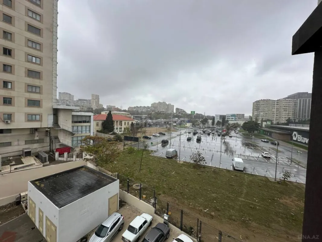 Satılır 3 otaqlı mənzil 136 m²