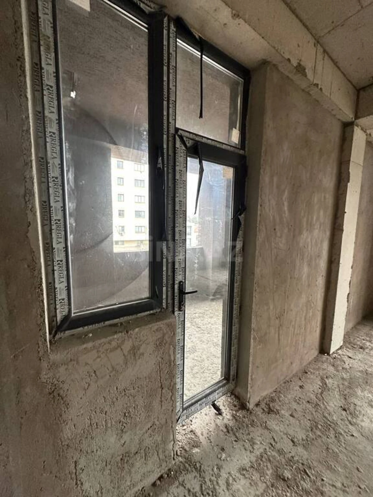Satılır 3 otaqlı mənzil 136 m²