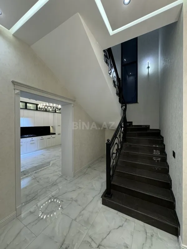 Satılır 4 otaqlı həyət evi 300 m²