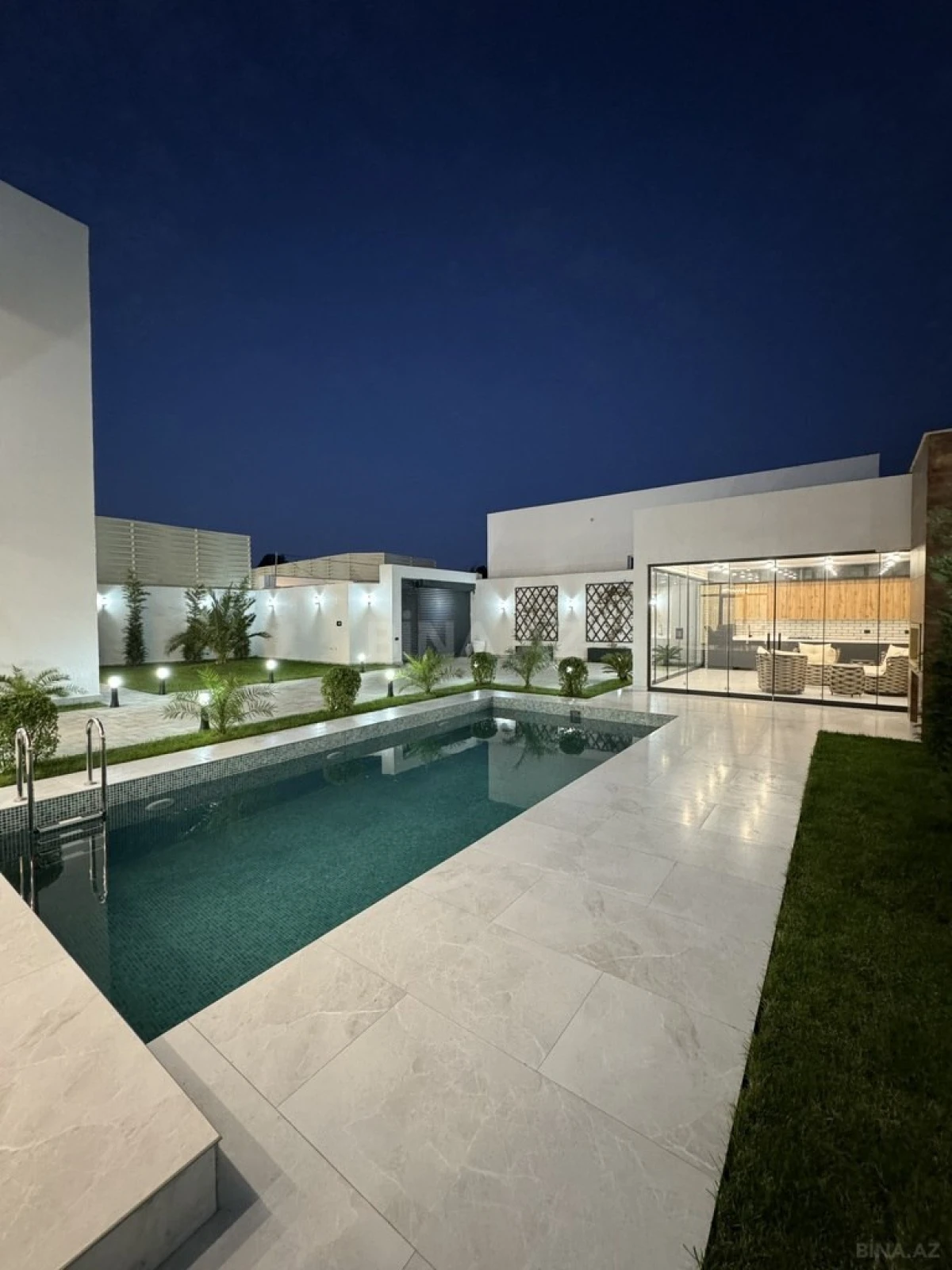 Satılır 4 otaqlı həyət evi 300 m²