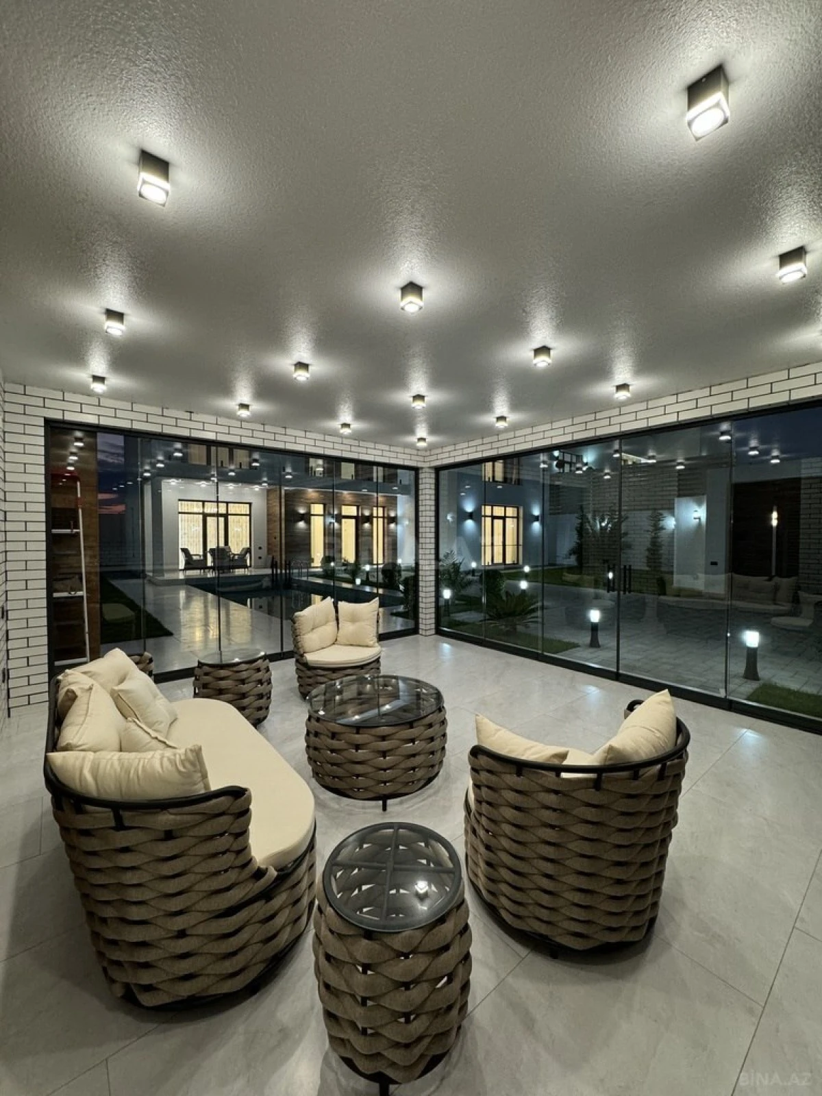 Satılır 4 otaqlı həyət evi 300 m²