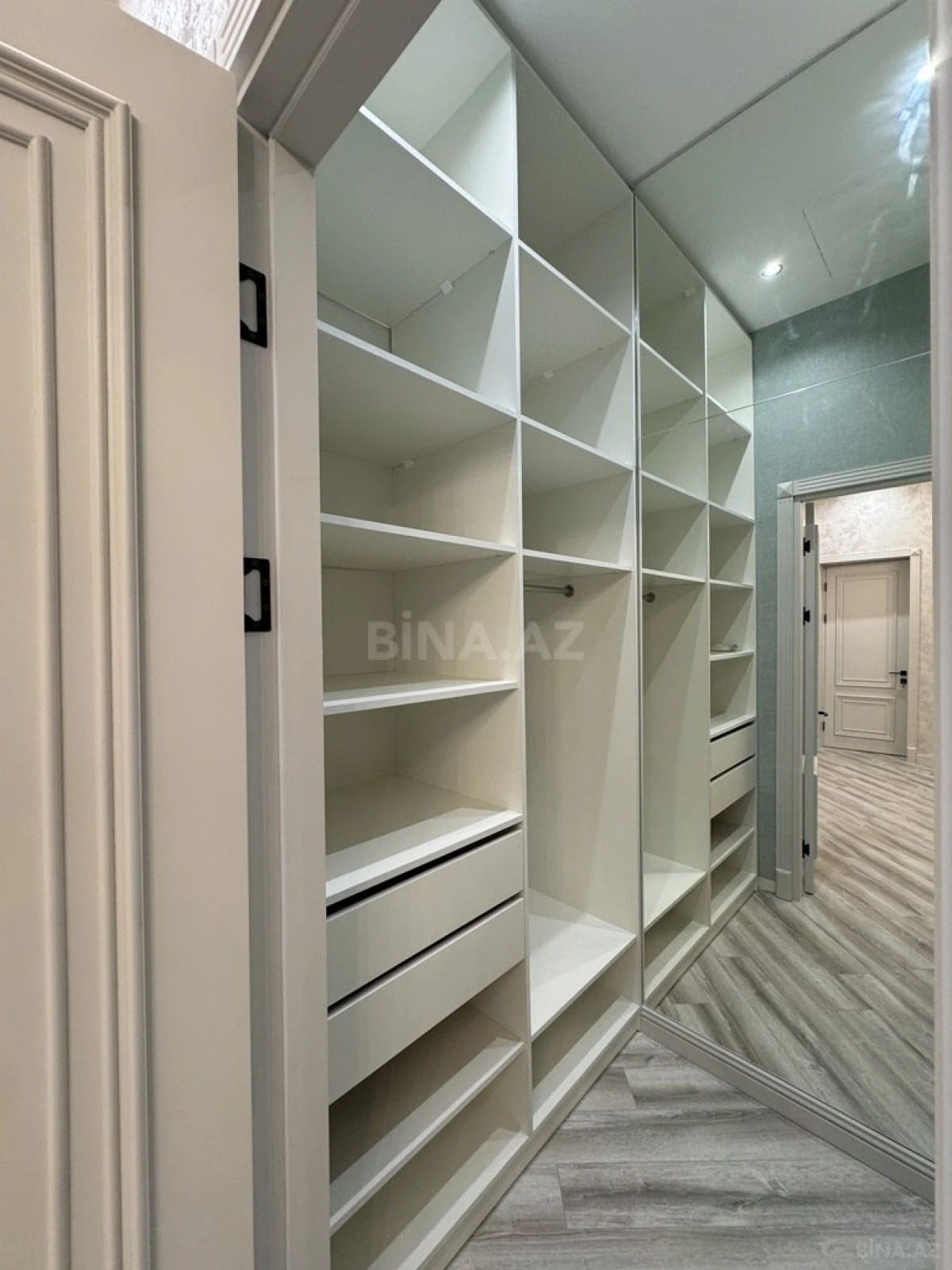 Satılır 4 otaqlı həyət evi 300 m²