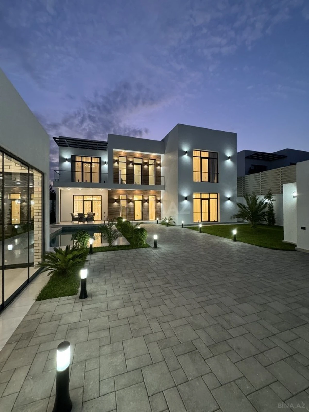 Satılır 4 otaqlı həyət evi 300 m²