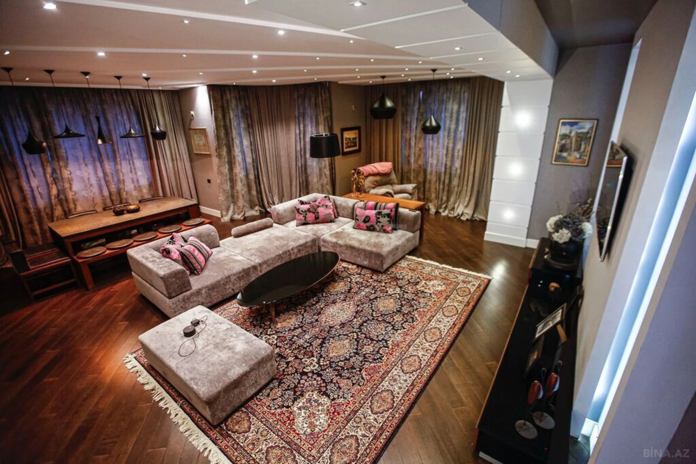 Satılır 4 otaqlı mənzil 200.5 m²