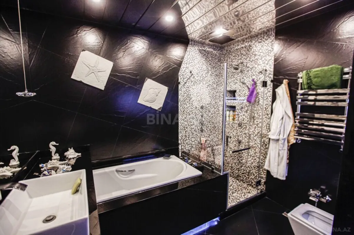 Satılır 4 otaqlı mənzil 200.5 m²