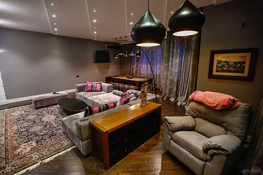 Satılır 4 otaqlı mənzil 200.5 m²