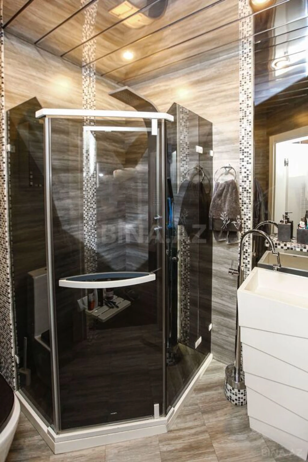 Satılır 4 otaqlı mənzil 200.5 m²