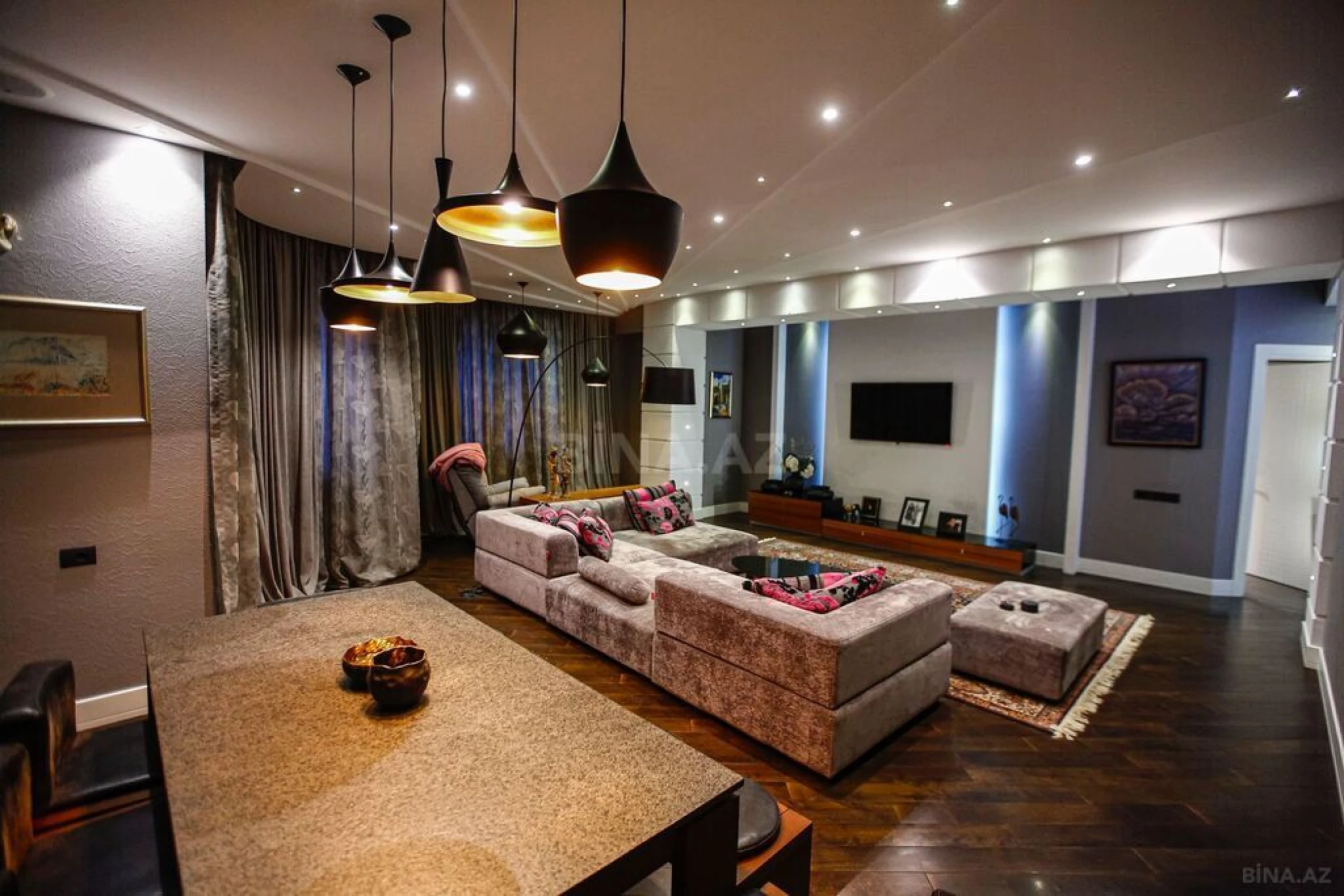 Satılır 4 otaqlı mənzil 200.5 m²