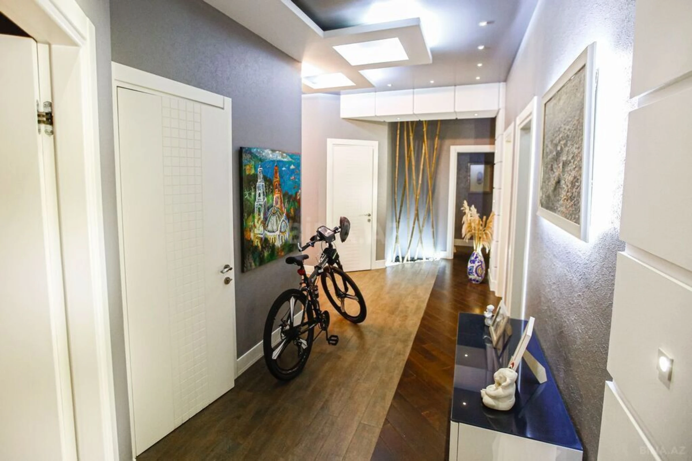 Satılır 4 otaqlı mənzil 200.5 m²