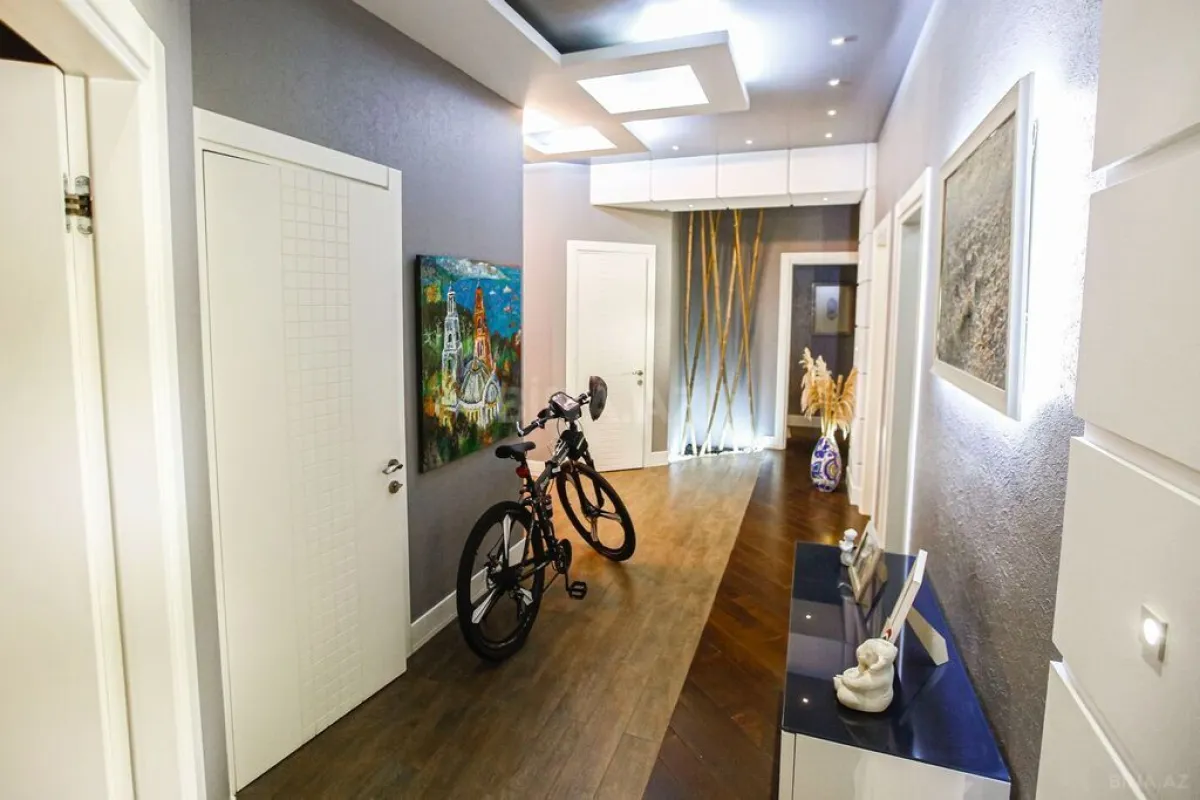 Satılır 4 otaqlı mənzil 200.5 m²