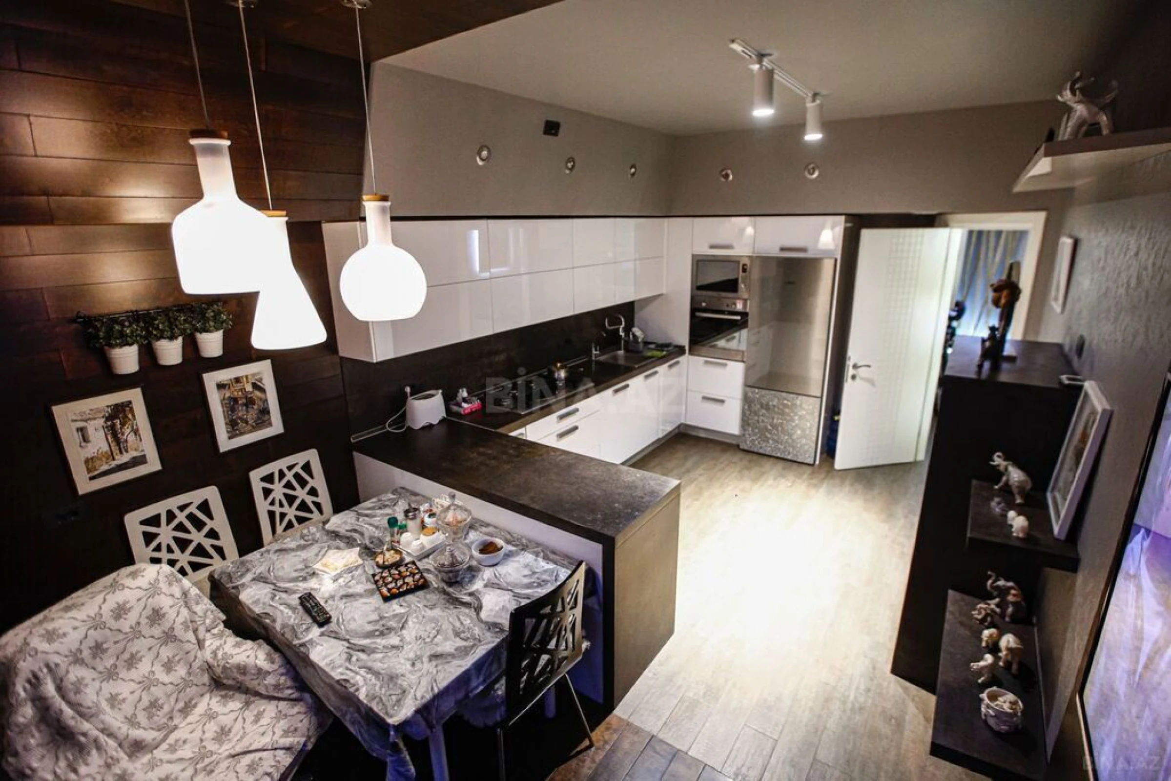 Satılır 4 otaqlı mənzil 200.5 m²