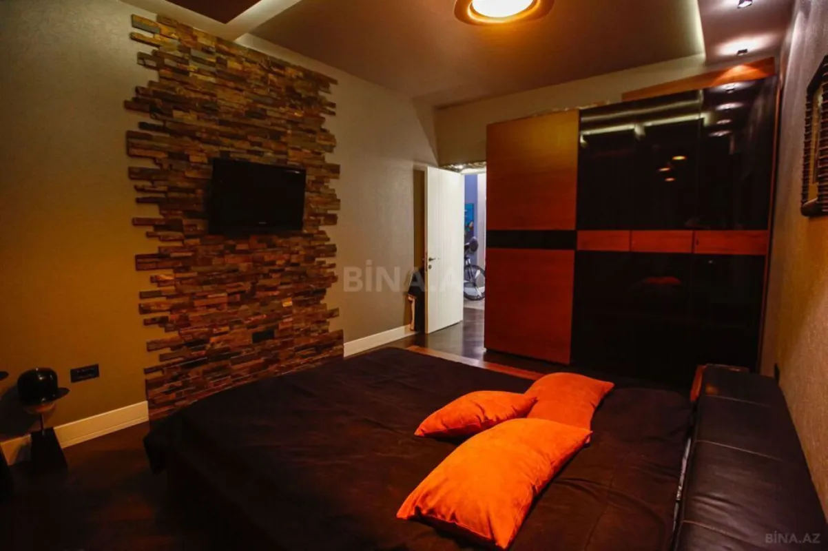 Satılır 4 otaqlı mənzil 200.5 m²