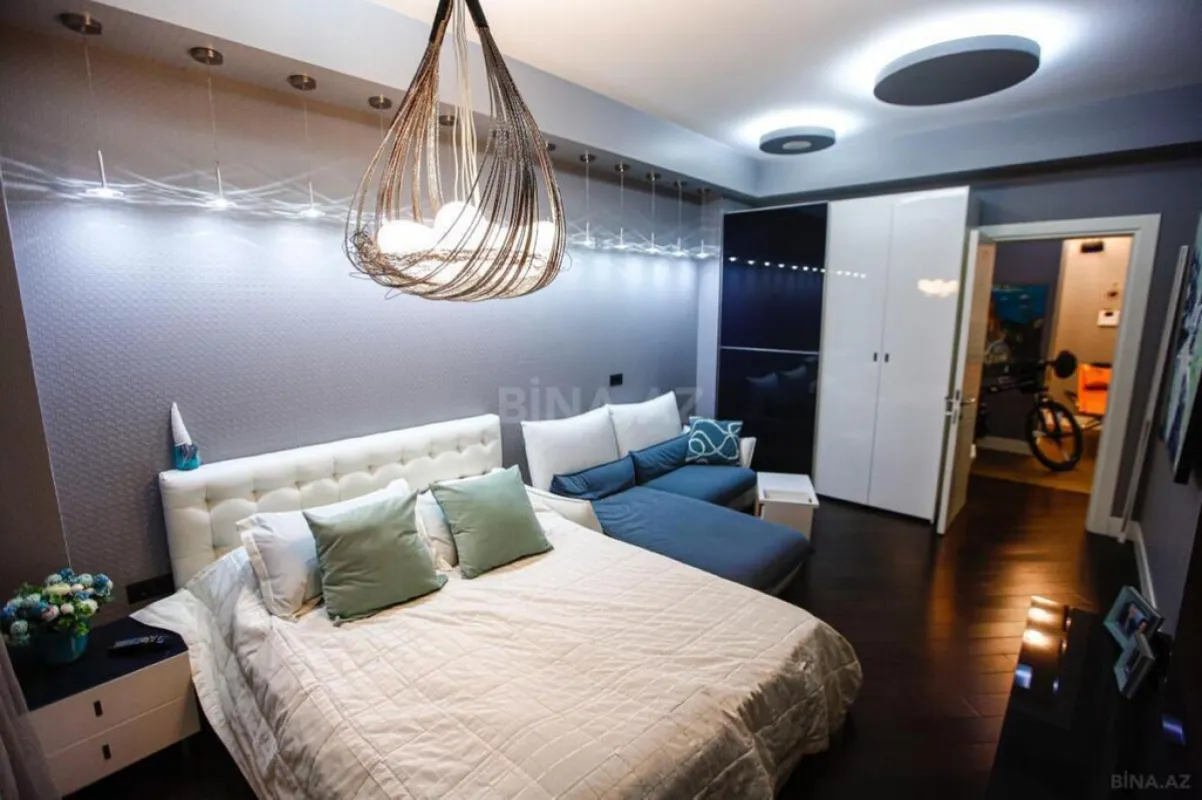 Satılır 4 otaqlı mənzil 200.5 m²
