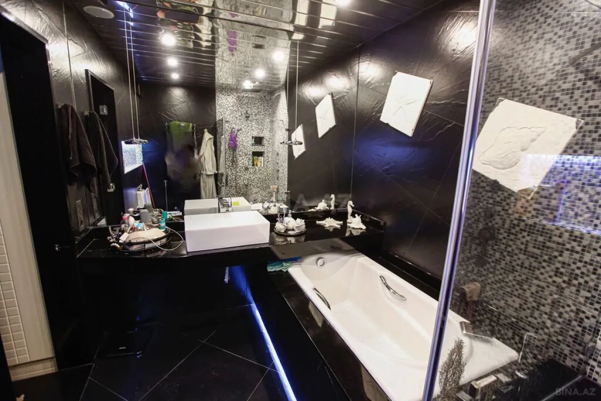 Satılır 4 otaqlı mənzil 200.5 m²