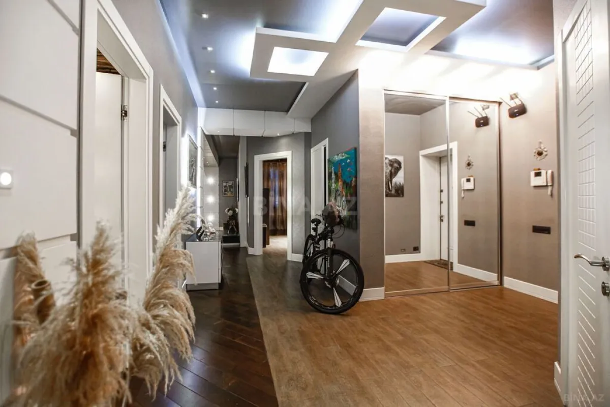 Satılır 4 otaqlı mənzil 200.5 m²