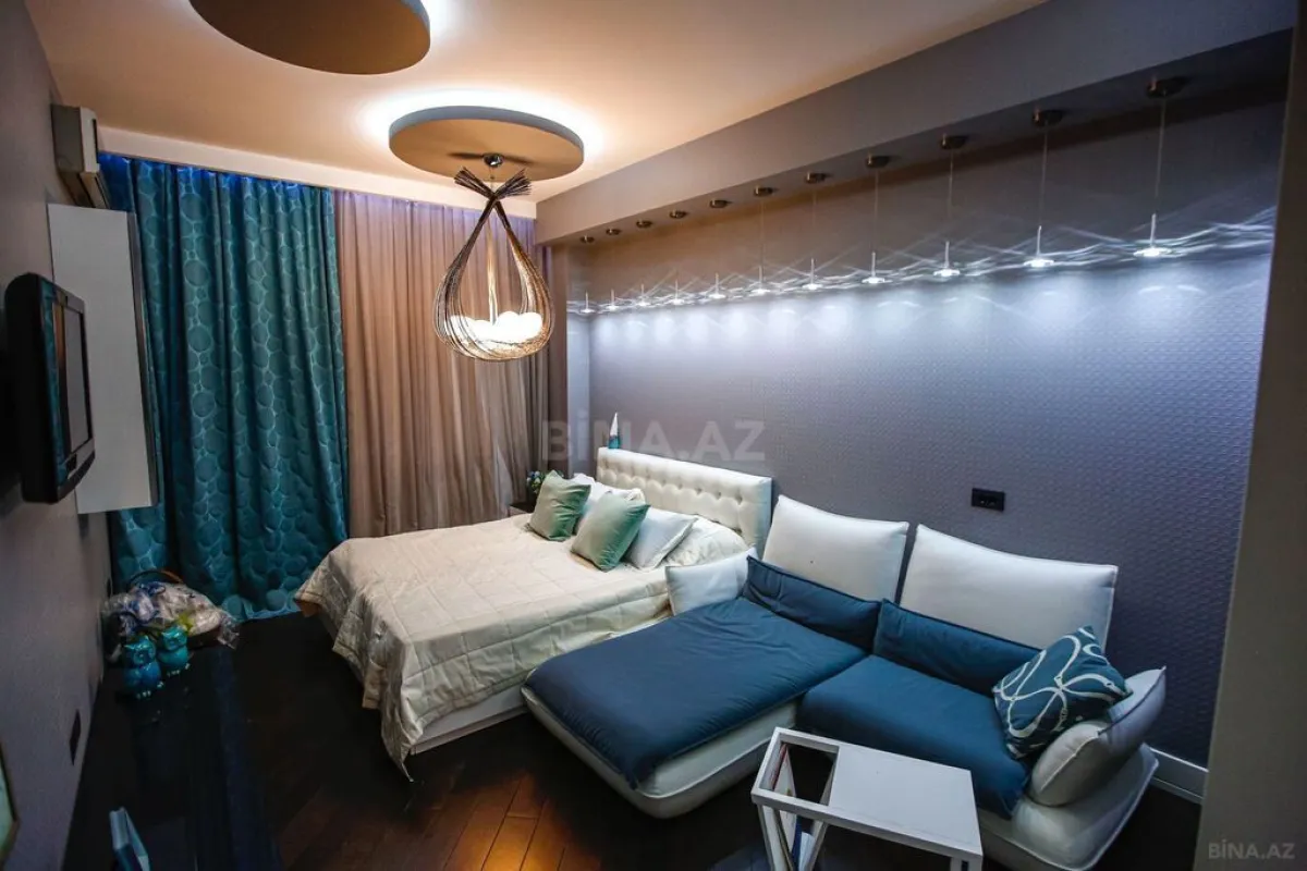 Satılır 4 otaqlı mənzil 200.5 m²