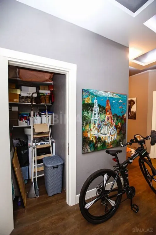 Satılır 4 otaqlı mənzil 200.5 m²