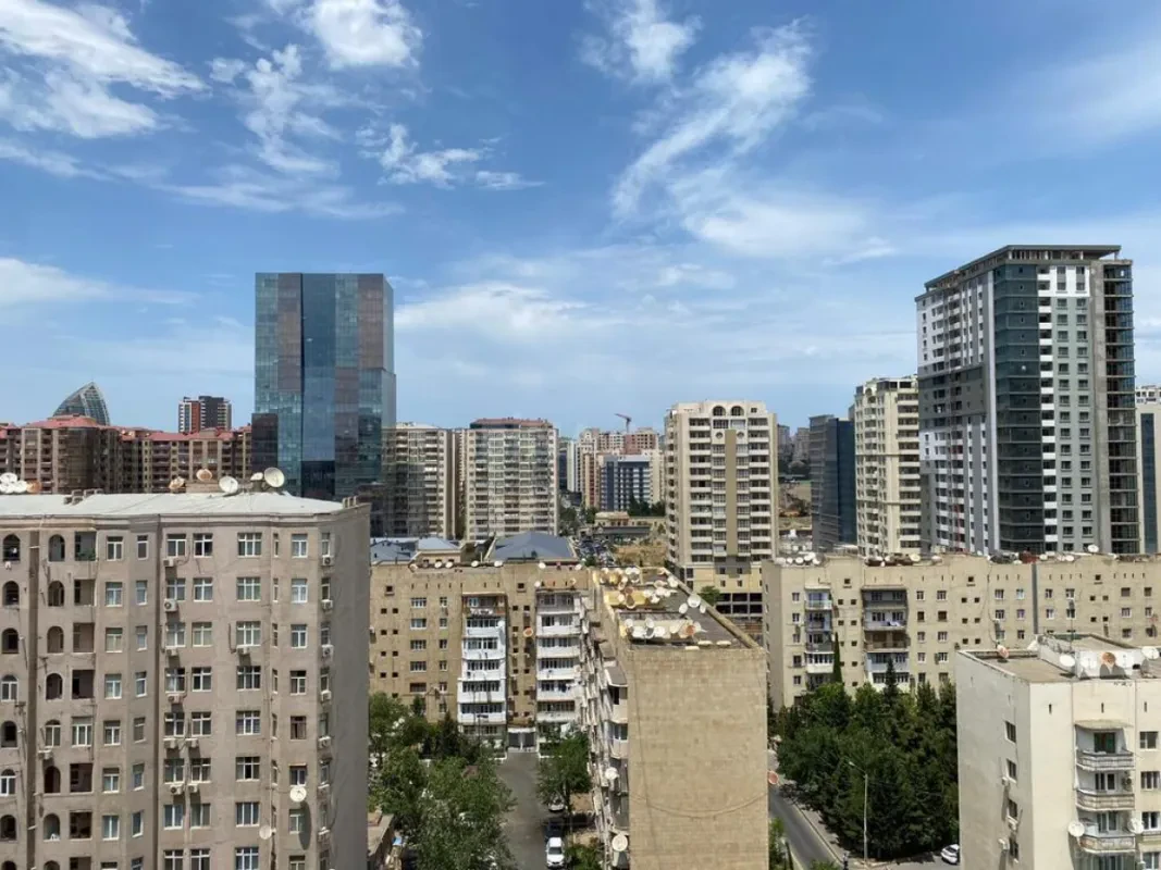 Satılır 3 otaqlı mənzil 106 m²