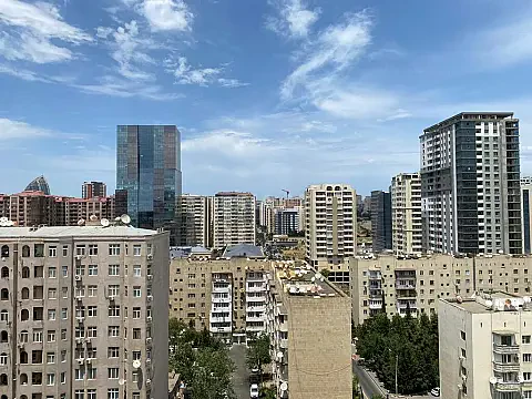 Satılır 3 otaqlı mənzil 106 m²