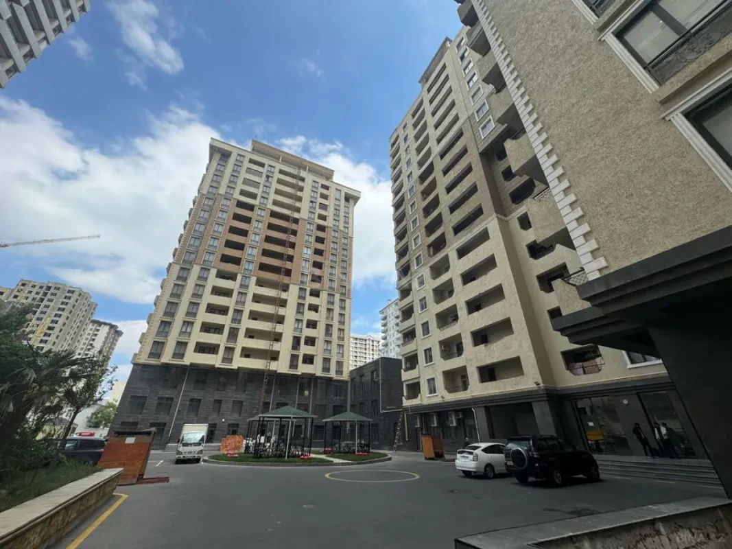 Satılır 3 otaqlı mənzil 106 m²