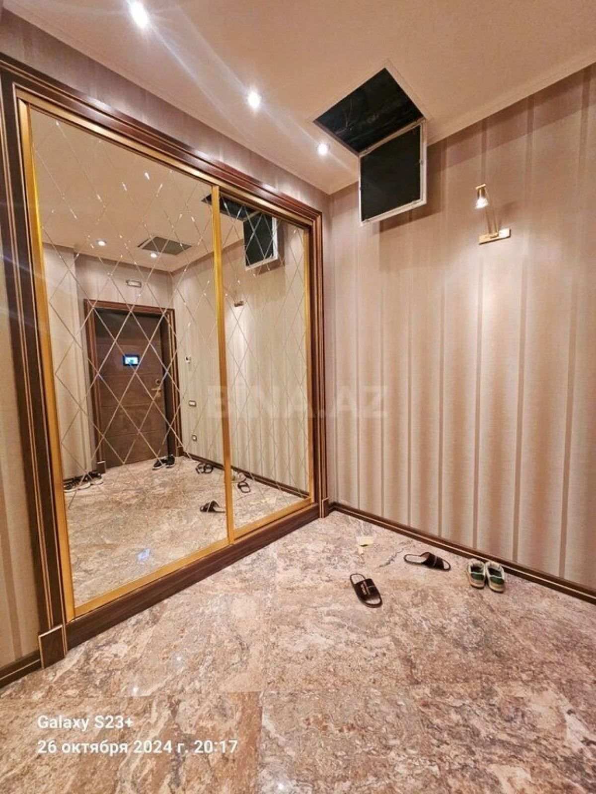 Satılır 5 otaqlı mənzil 286 m²