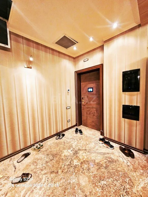 Satılır 5 otaqlı mənzil 286 m²