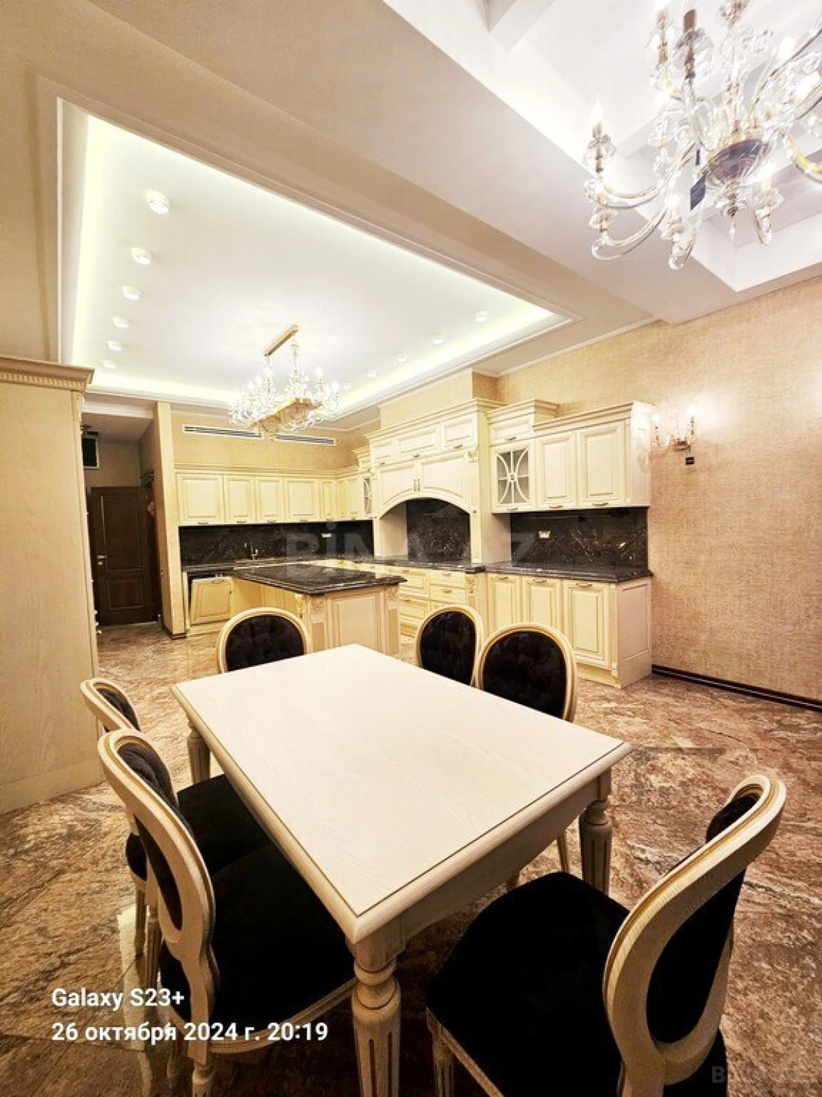 Satılır 5 otaqlı mənzil 286 m²