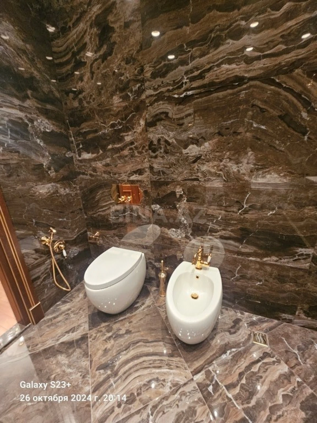 Satılır 5 otaqlı mənzil 286 m²