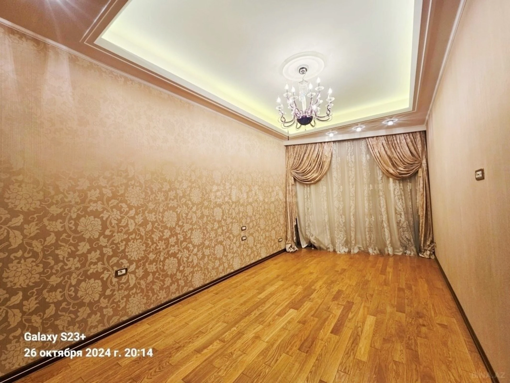 Satılır 5 otaqlı mənzil 286 m²