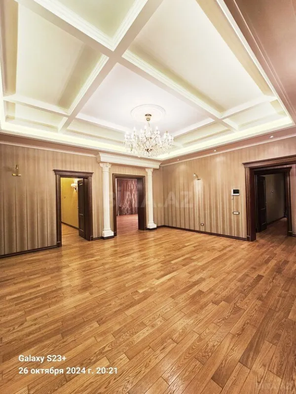 Satılır 5 otaqlı mənzil 286 m²