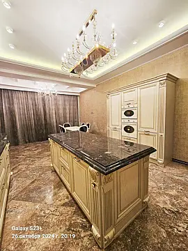 Satılır 5 otaqlı mənzil 286 m²