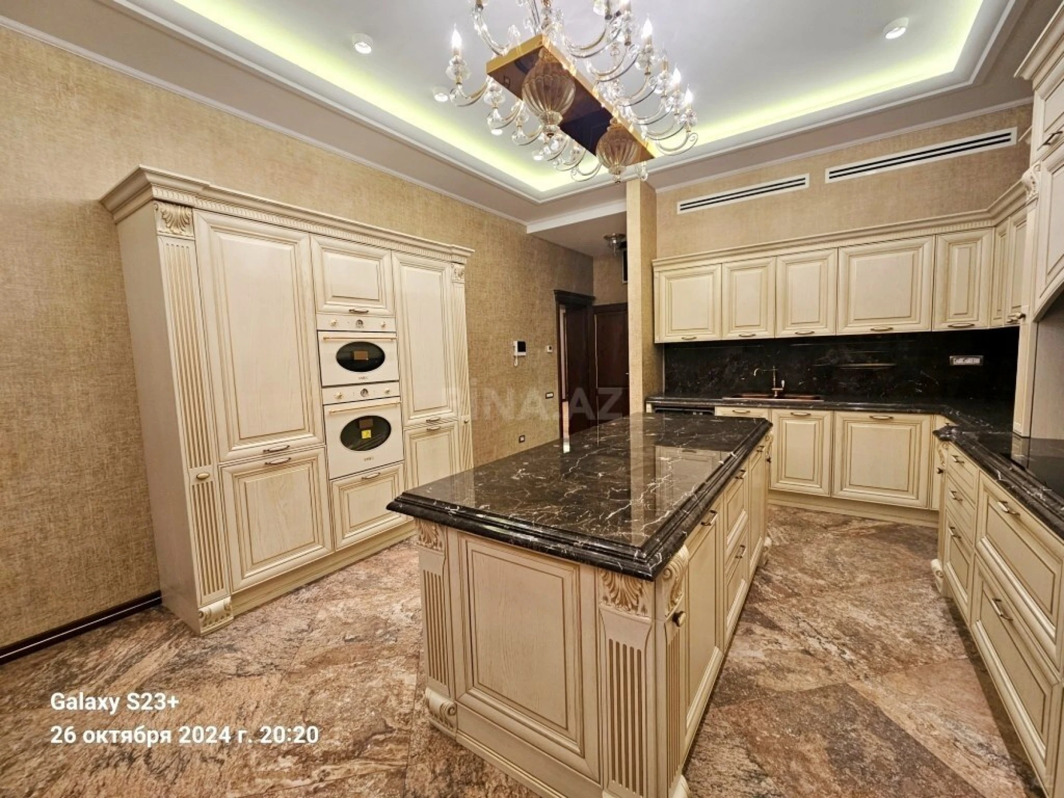 Satılır 5 otaqlı mənzil 286 m²