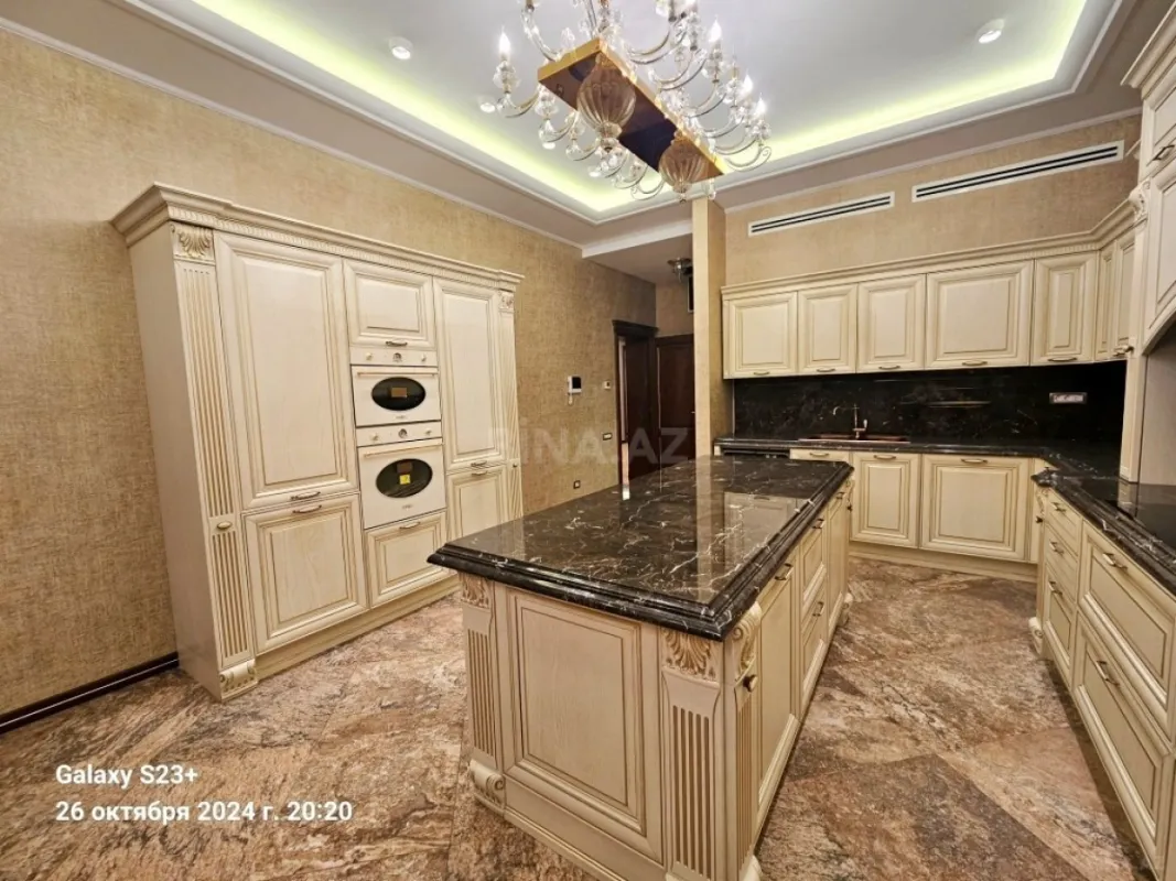 Satılır 5 otaqlı mənzil 286 m²