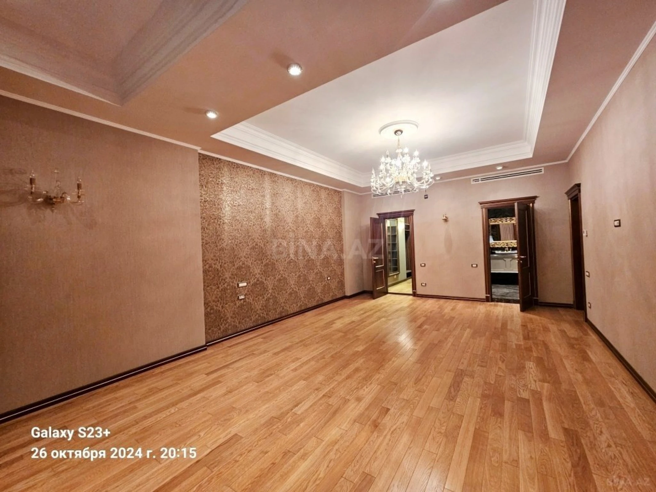 Satılır 5 otaqlı mənzil 286 m²