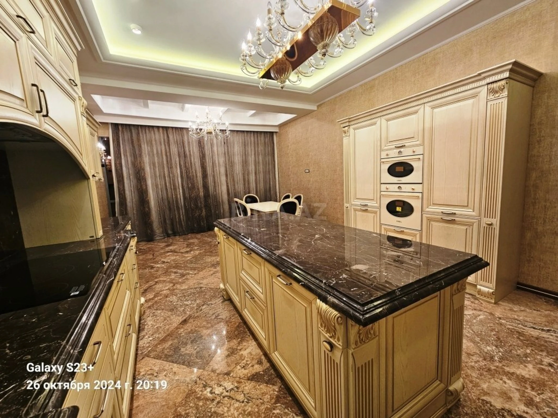 Satılır 5 otaqlı mənzil 286 m²