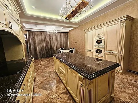 Satılır 5 otaqlı mənzil 286 m²