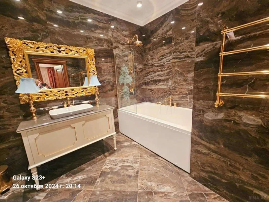 Satılır 5 otaqlı mənzil 286 m²