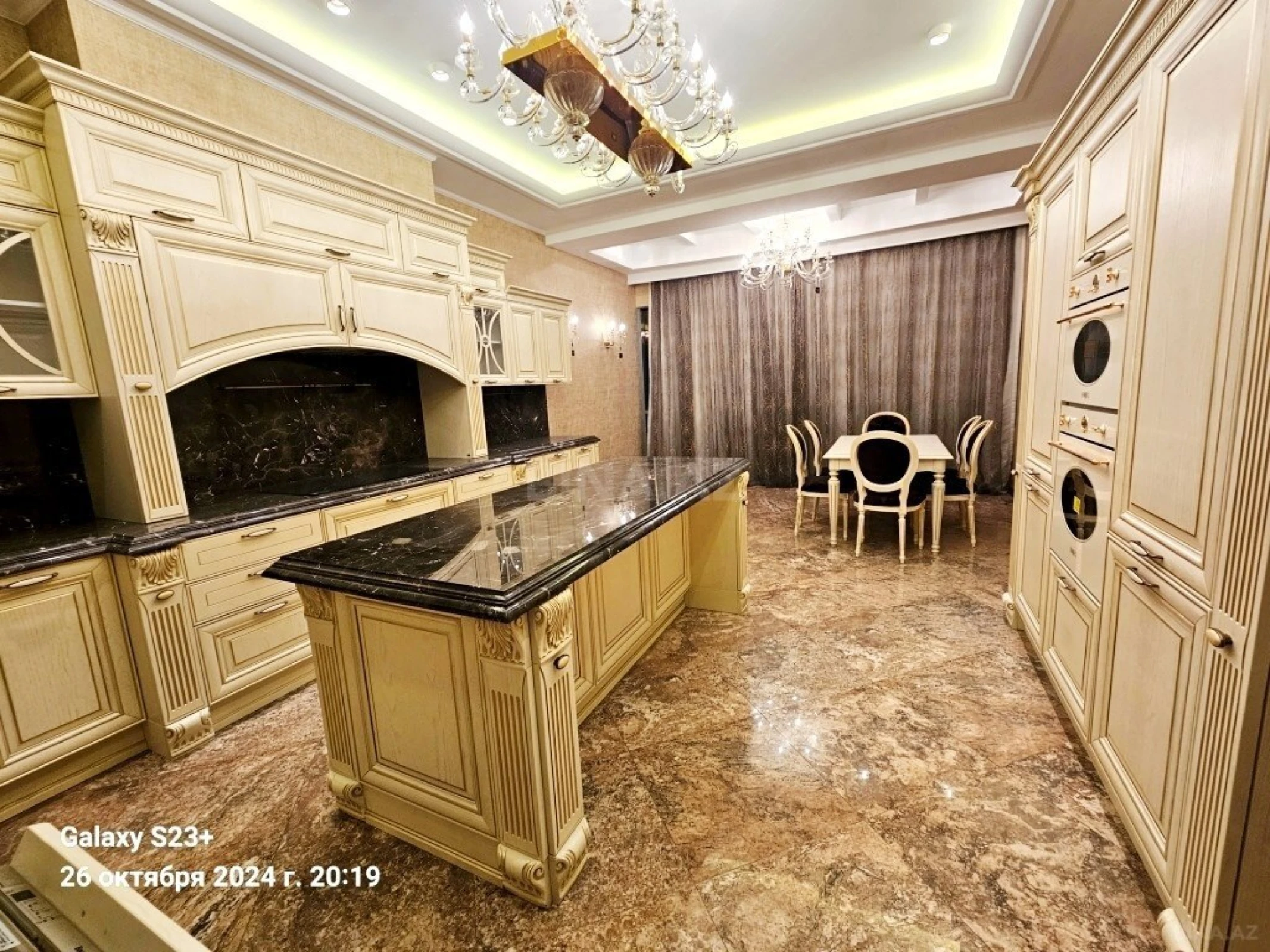 Satılır 5 otaqlı mənzil 286 m²