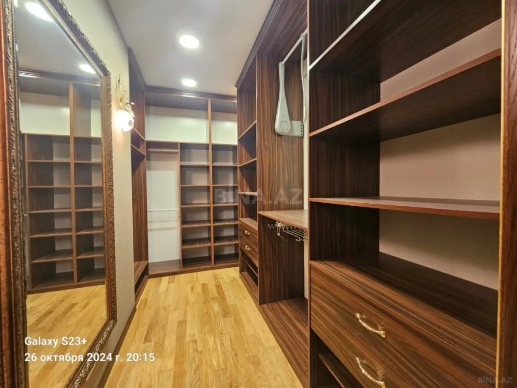 Satılır 5 otaqlı mənzil 286 m²