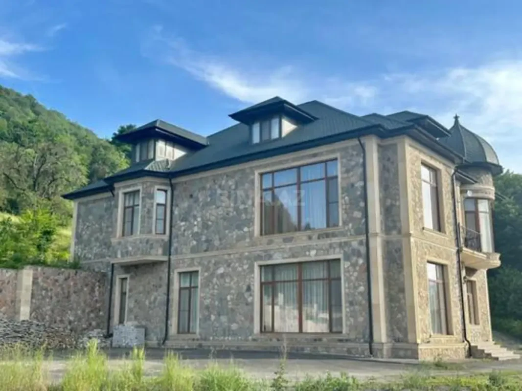 Kirayə verilir 7 otaqlı həyət evi 300 m²